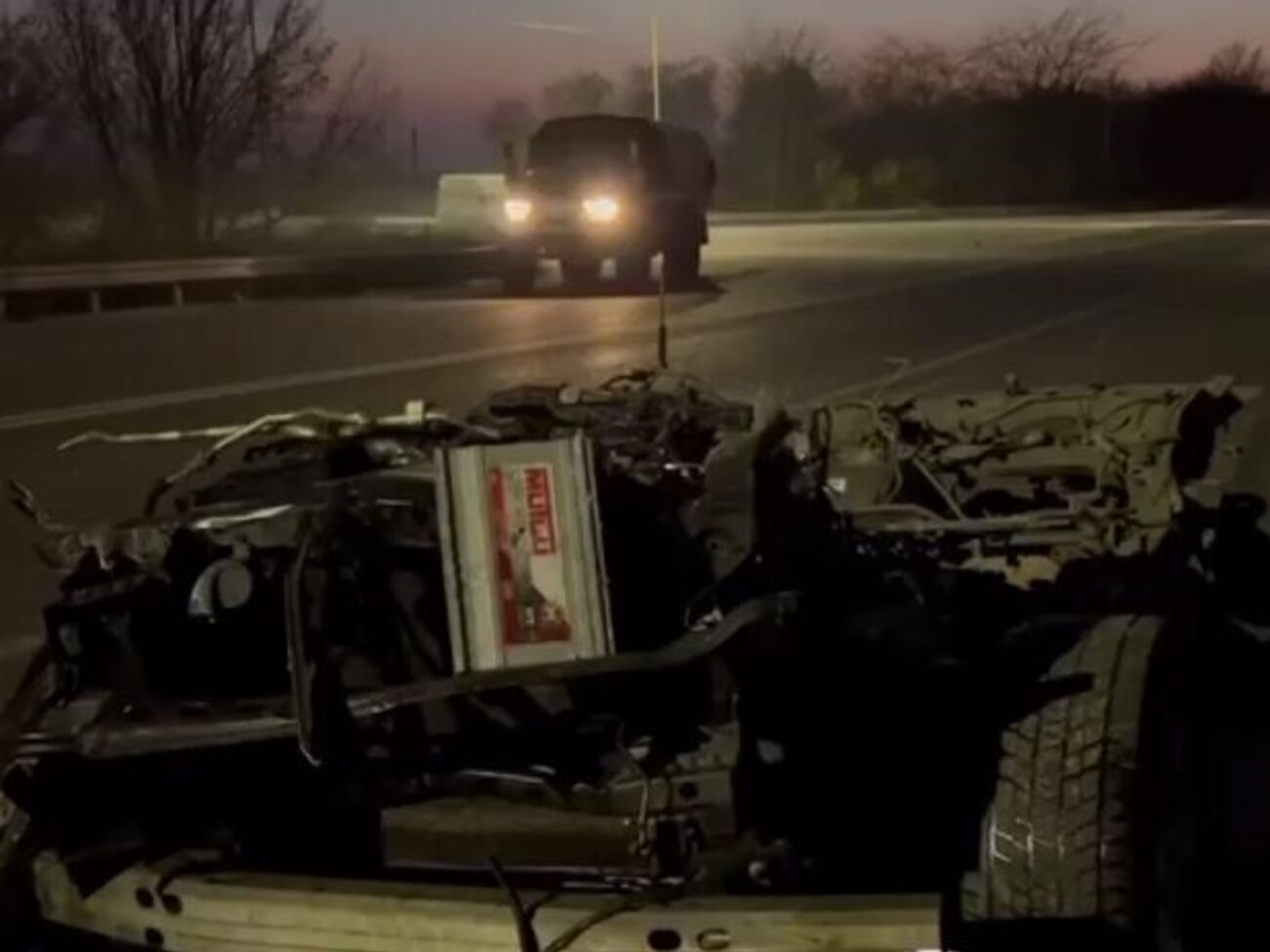 Російські ЗМІ пишуть, що фрагменти позашляховика Стремоусова "розкидані на відстані кількох десятків метрів уздовж траси"