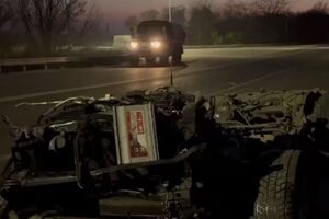 Російські ЗМІ пишуть, що фрагменти позашляховика Стремоусова "розкидані на відстані кількох десятків метрів уздовж траси"