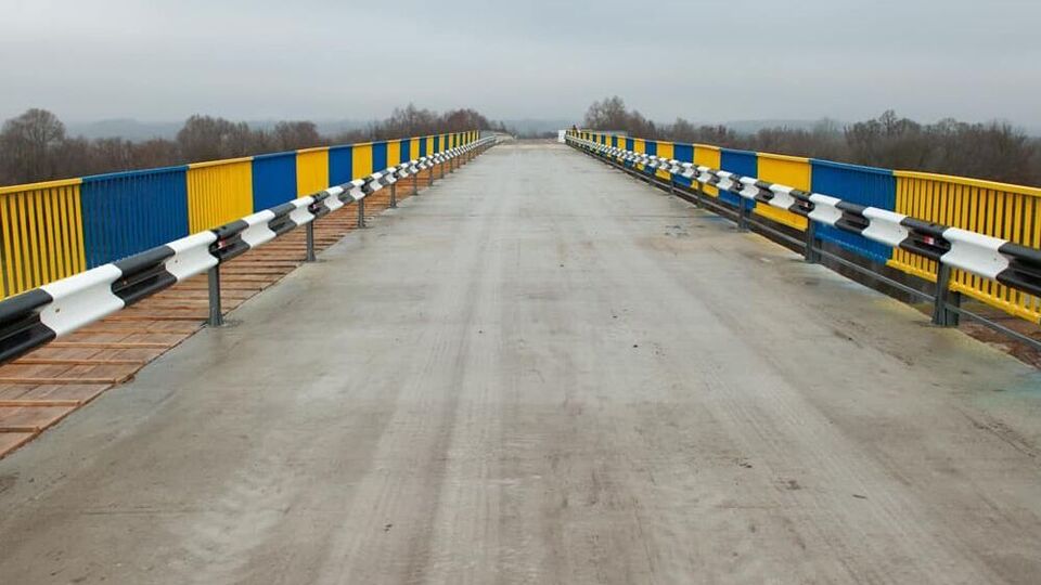 400-метровый мост через Десну снова соединяет Сумскую с Черниговской областью кратчайшим путем, отметил Живицкий