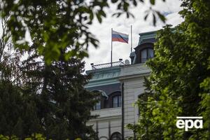 Було б справедливо, якби російські дипломати опинилися в ситуації, "у яку ставлять сотні тисяч людей", зазначили ініціатори петиції