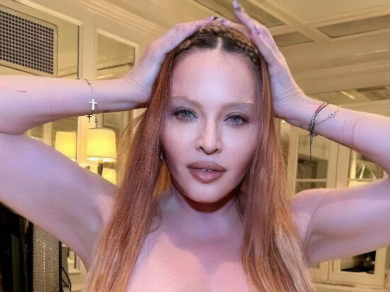 Мадонна знялася у білизні