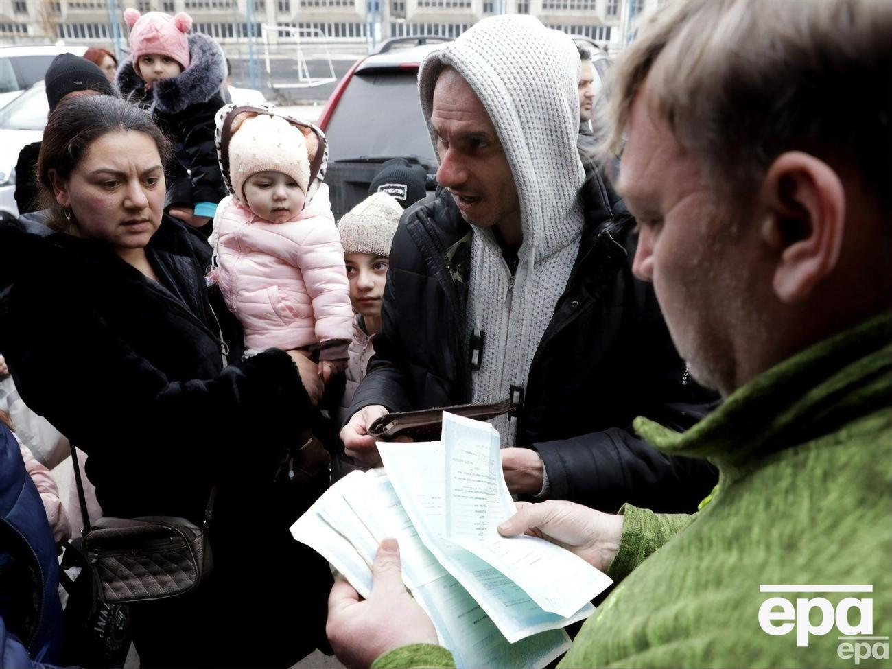 С начала вторжения России почти 4,7 млн украинцев получили статус временной защиты в странах ЕС и Великобритании
