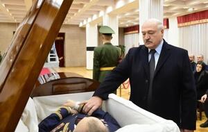 Лукашенко пришел на церемонию прощания с Макеем