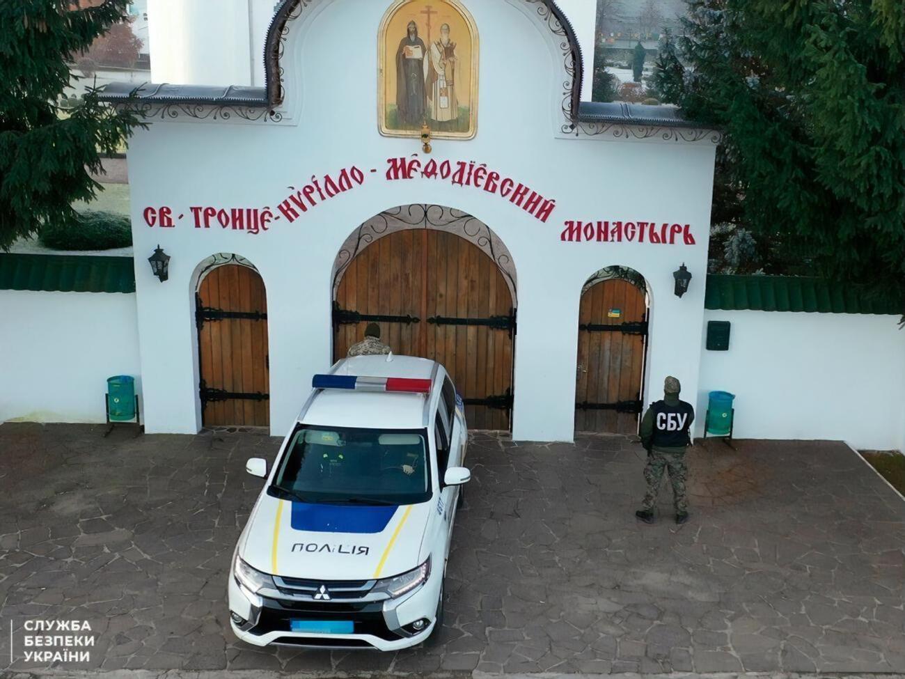 Усі виявлені правоохоронцями матеріали передадуть на експертні дослідження