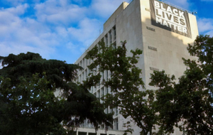 Отправленное в посольство США устройство уничтожили