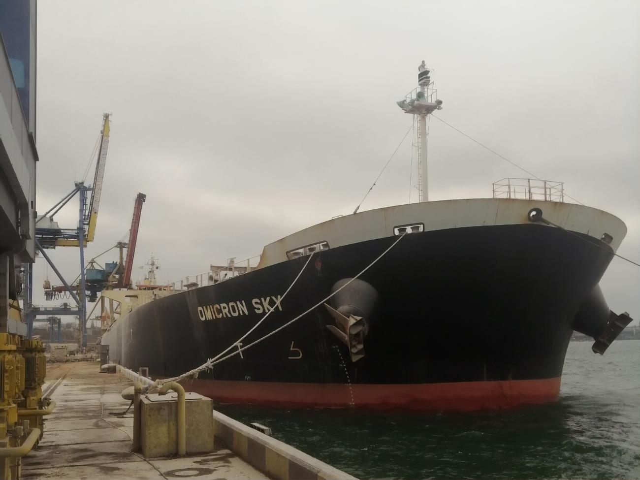 Караван, який вийшов у море, складається з трьох суден