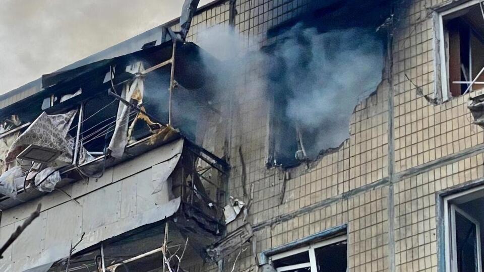 В результате обстрела оккупантов загорелась квартира в многоэтажке, рассказал Резниченко