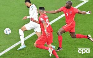 Марокканец Эн Несири (в белом) забил два мяча, один из которых не засчитали