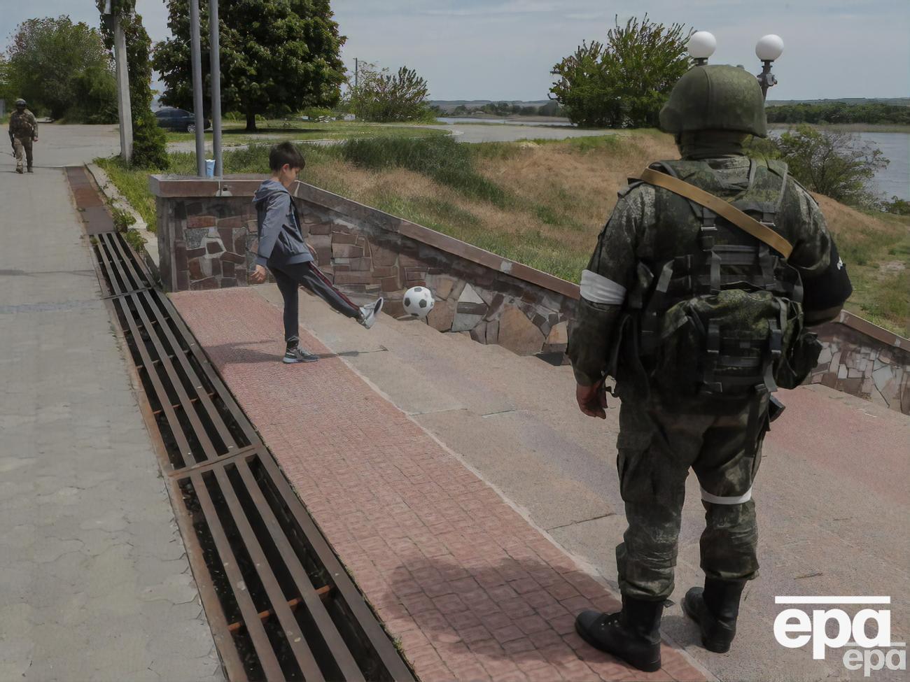 У жителів окупованих територій росіяни вимагають гроші на армію, кажуть у ЦНС