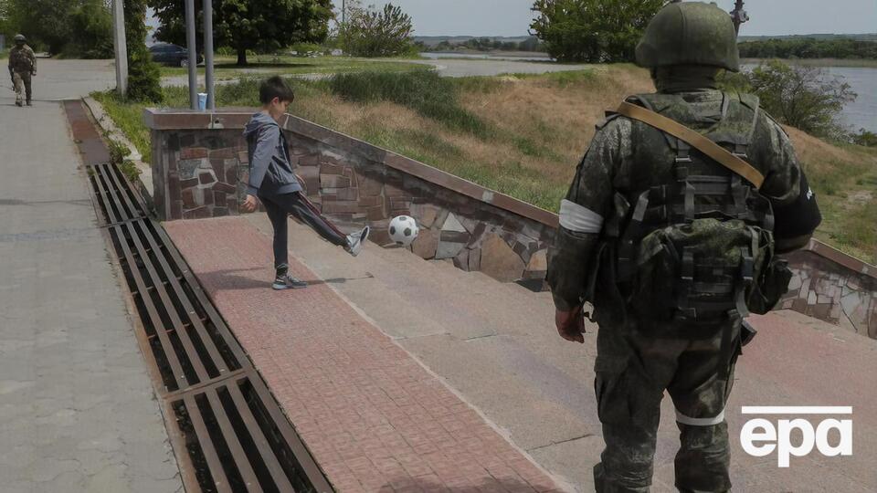 У жителів окупованих територій росіяни вимагають гроші на армію, кажуть у ЦНС