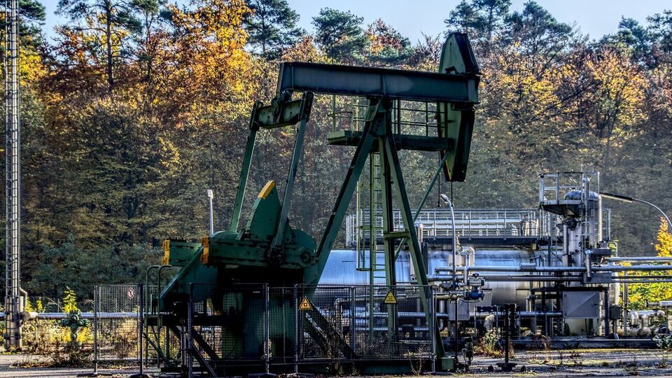 Представники ЄС домовилися про стелю ціни для нафти з РФ