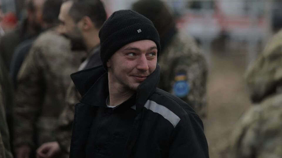 Четвертий за два тижні обмін. У СБУ показали захисників, яких Україна звільнила з полону РФ. Фоторепортаж