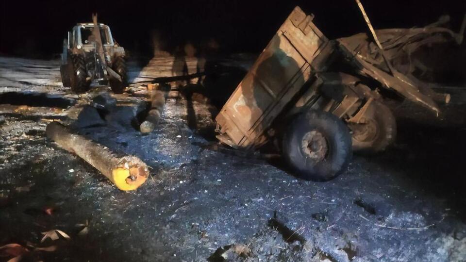 Люди, які були у тракторі, не постраждали, але їх затримали після спроби втечі, повідомили в ОВА