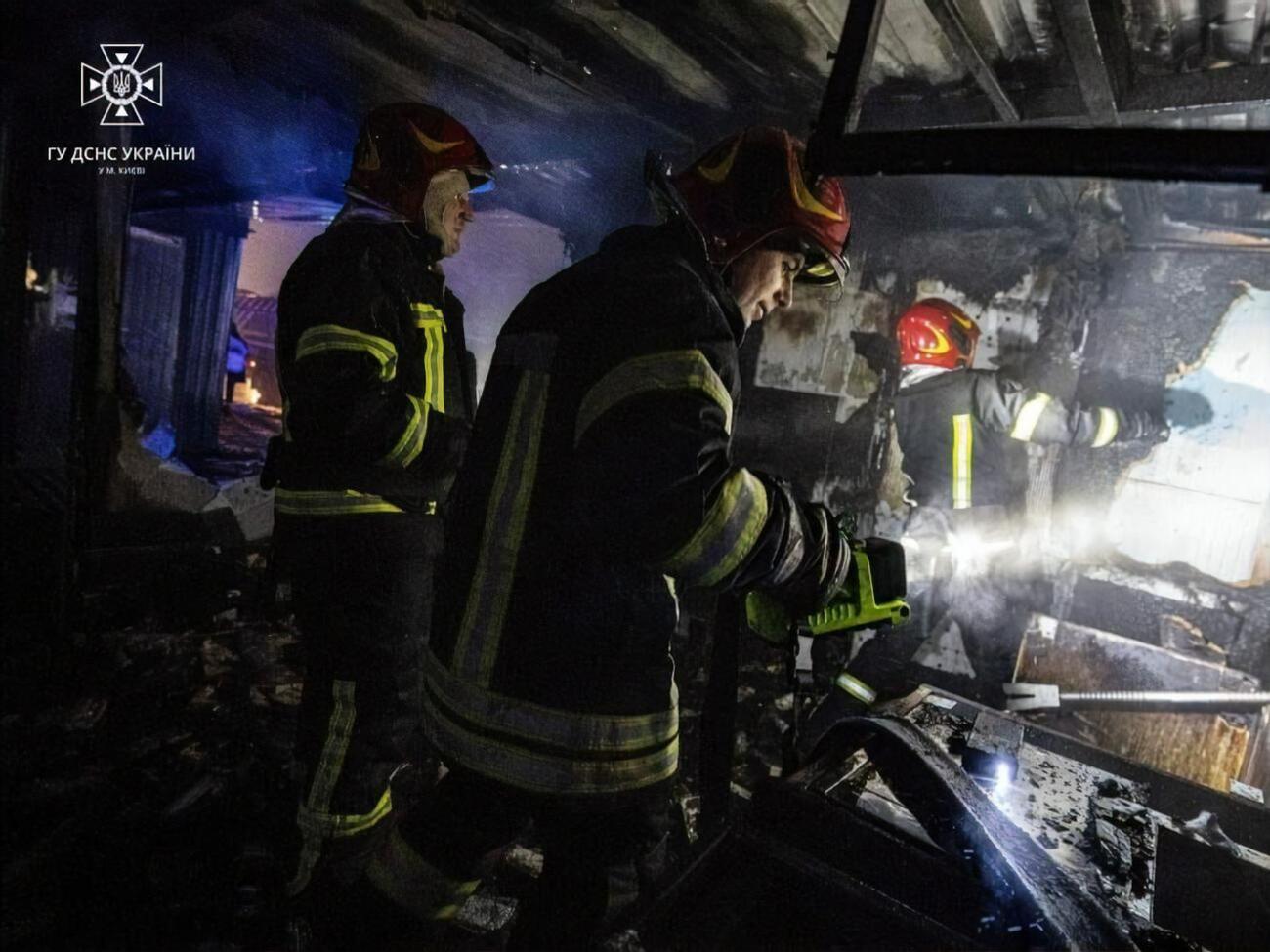 Два кіоски згоріли повністю