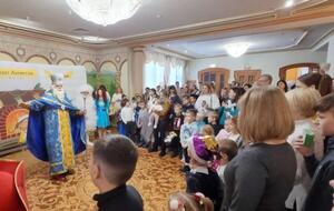 В этом году подарки и поздравления от Рината Ахметова получат более 90 тысяч детей в Украине