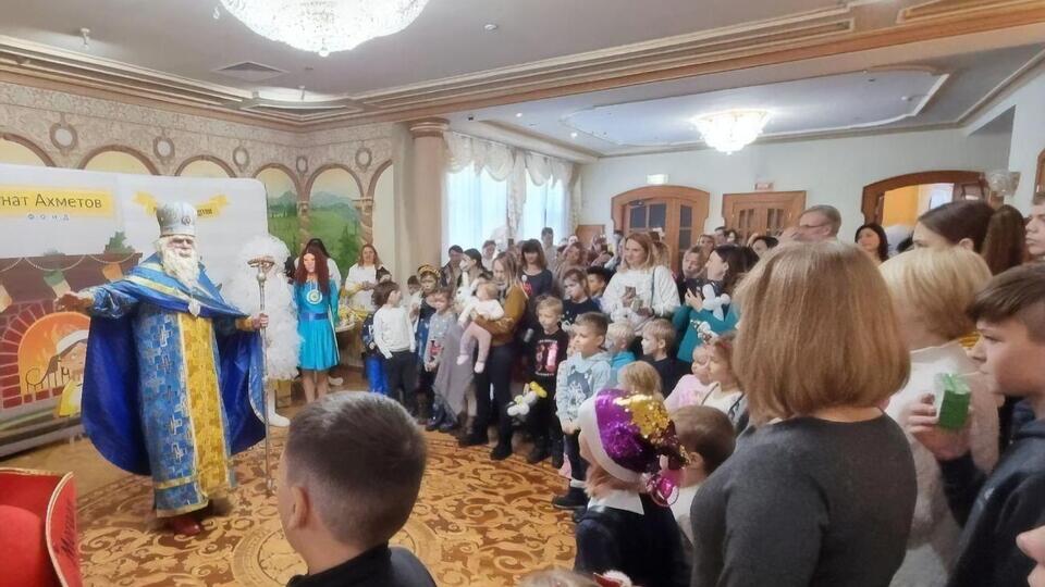 В этом году подарки и поздравления от Рината Ахметова получат более 90 тысяч детей в Украине