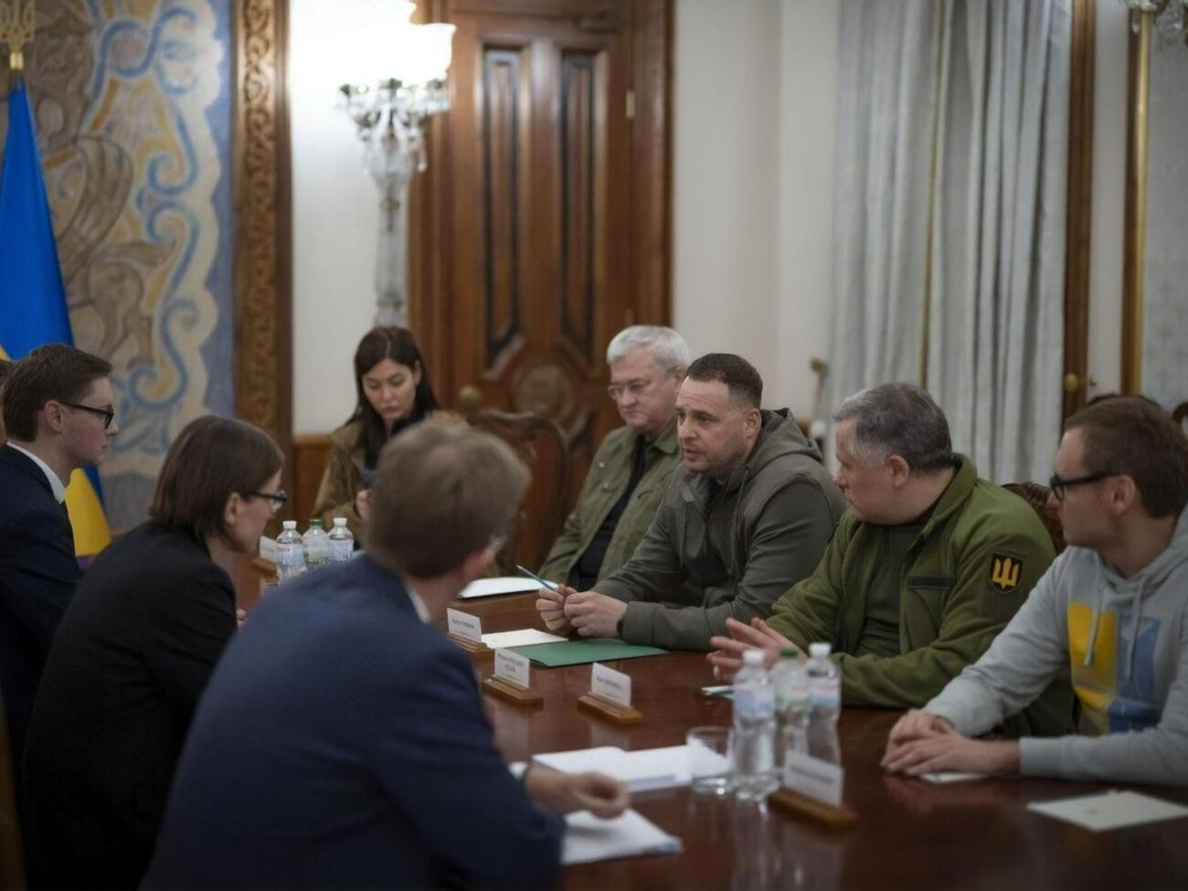 Ермак (на фото в центре) заявил, что агрессия РФ продемонстрировала кризис системы защиты прав человека
