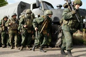 Оккупанты пытаются призвать в свою армию жителей оккупированной Луганской области
