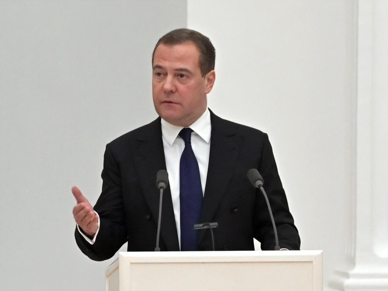 Бєлковський: У Медведєва немає вибору