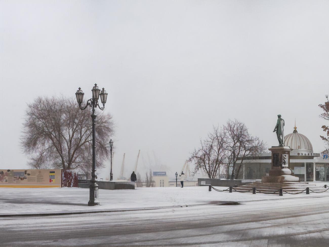 В Одесі й Одеській області поступово відновлюють електрику