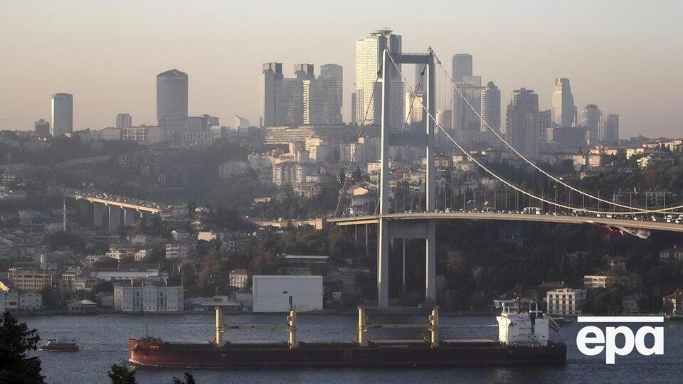 Пробка образовалась из-за требования Турции к судам предъявлять письменные страховые гарантии