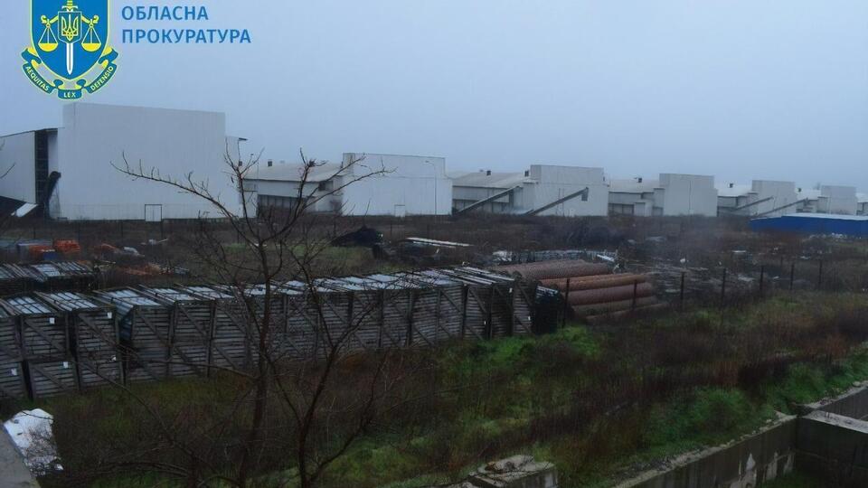 Через обстріли на фермі ще з березня не було електроенергії, а співробітники не мали змоги годувати птахів і підтримувати санітарний режим