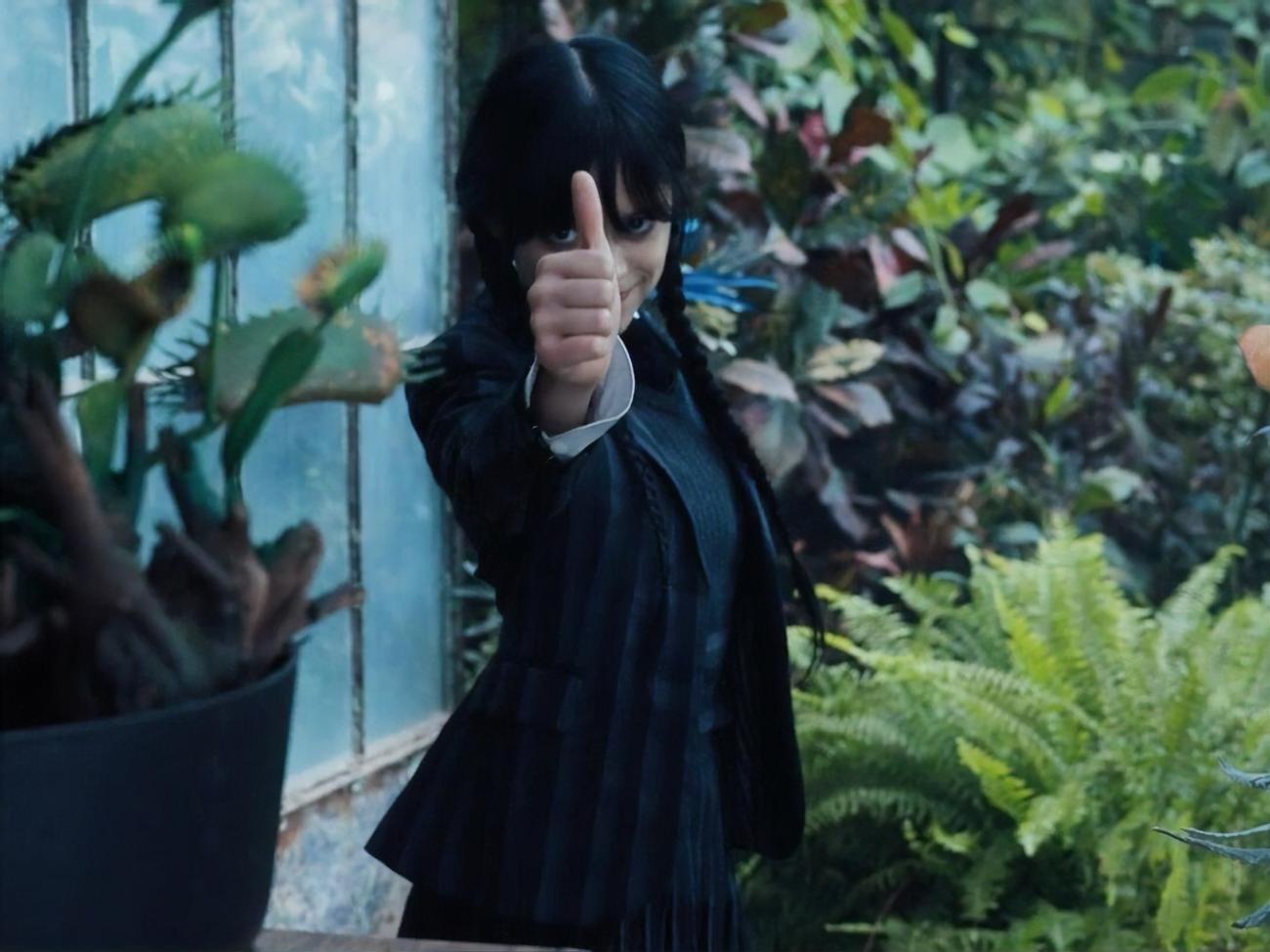 В TikTok стал популярным танец главной героини сериала "Уэнсдей"