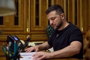 Розмову з Макроном Зеленський (на фото) назвав "змістовною", а з Ердоганом – "конкретною"