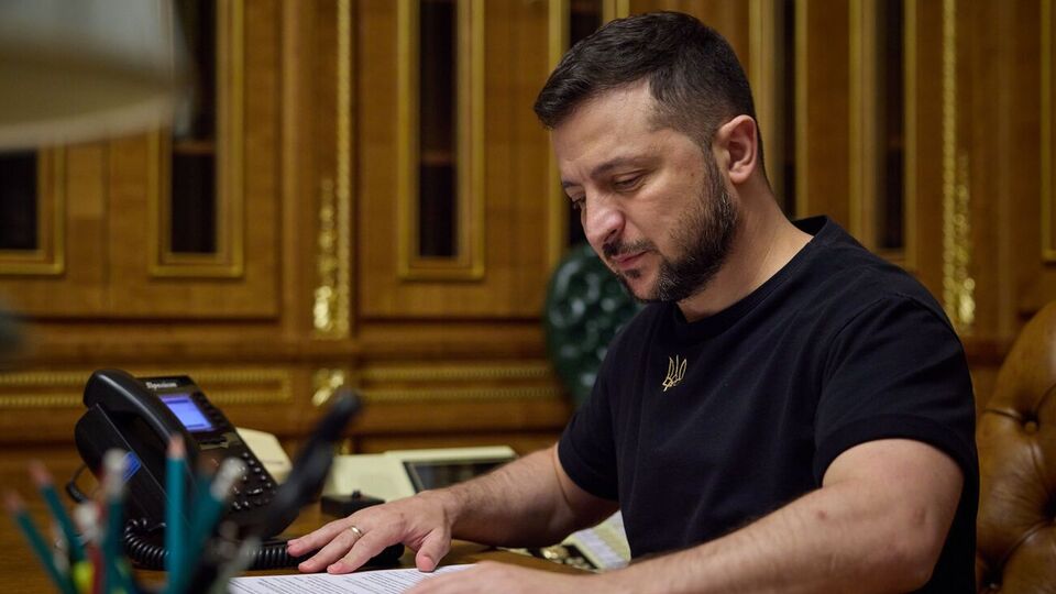 Розмову з Макроном Зеленський (на фото) назвав "змістовною", а з Ердоганом – "конкретною"