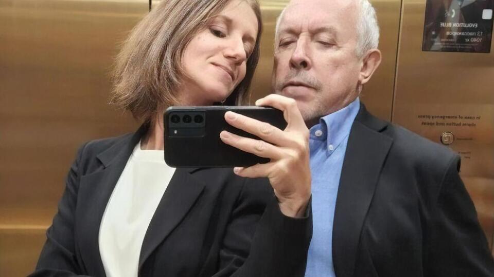 Макаревич старший за свою дружину на 31 рік