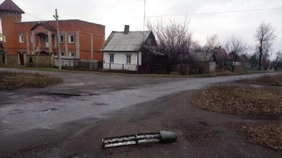 Російські снаряди влучили по центральній частині міста