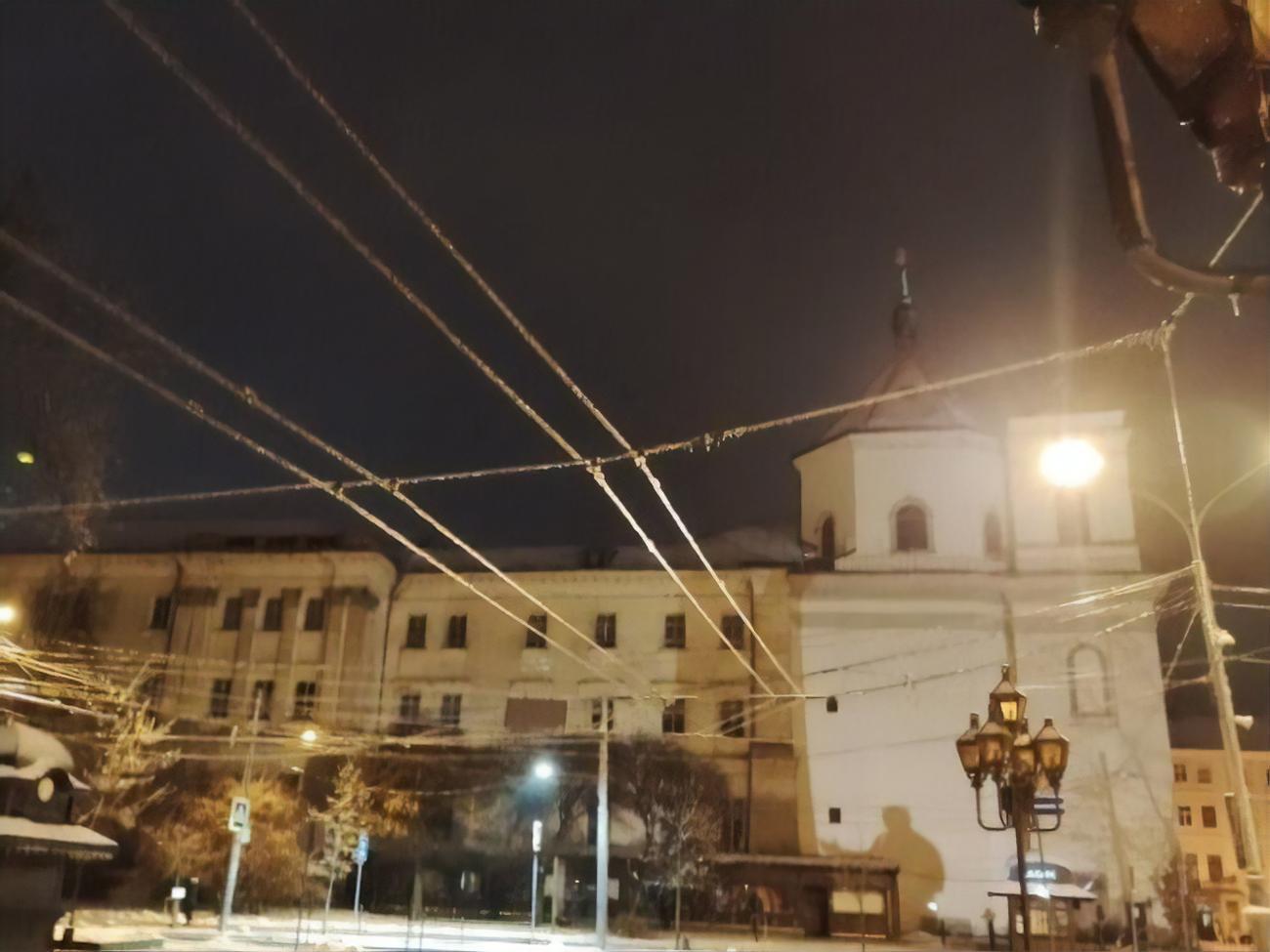 Контактные сети обледенели, и трамваи и троллейбусы не работают