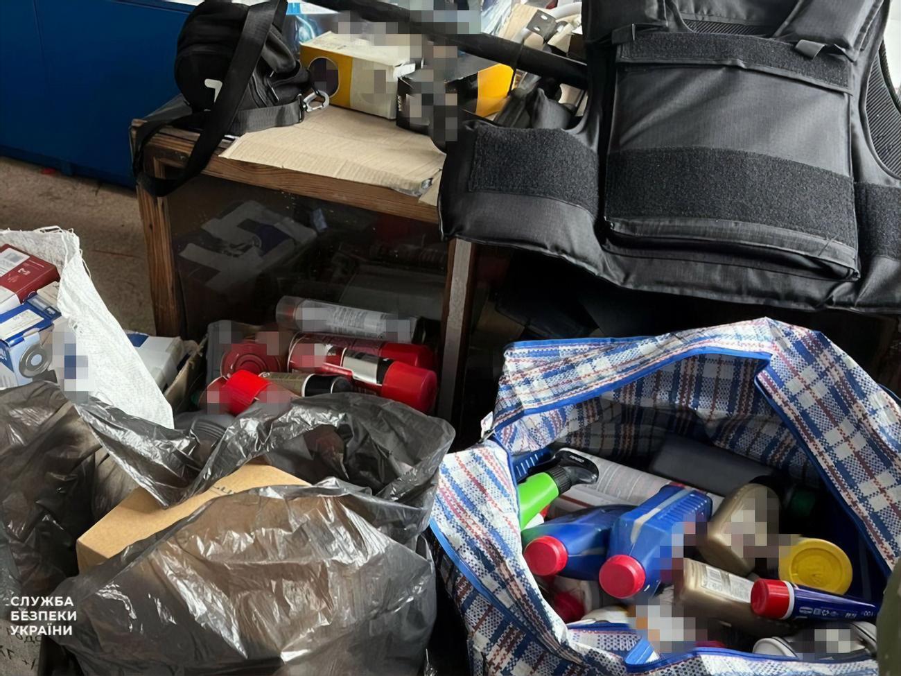 Під час обшуків за місцем проживання фігуранта правоохоронці виявили велику кількість викрадених товарів