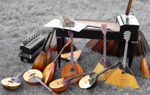 Россияне решили поднять настроение своим мобилизованным, насобирав для них музыкальных инструментов