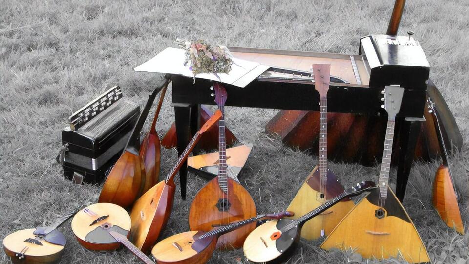 Росіяни вирішили підняти настрій своїм мобілізованим, назбиравши для них музичні інструменти