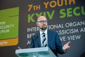 Яценюк: Решение о начале войны против Украины – это решение о демонтаже России