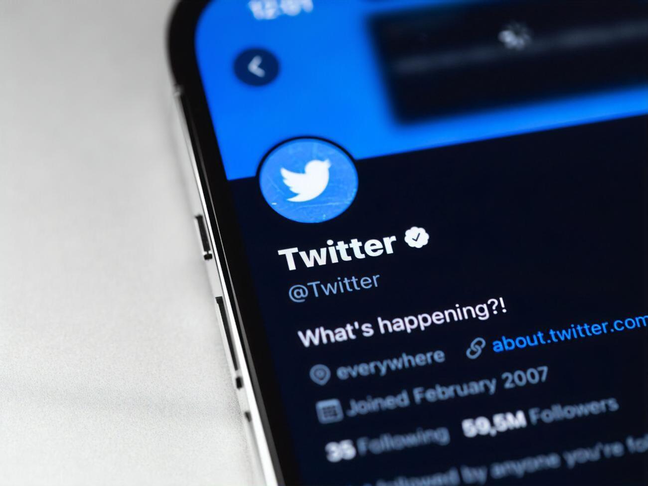 Підписка Twitter Blue коштує $8 на місяць, але для користувачів продукції Apple вона зросла до $11