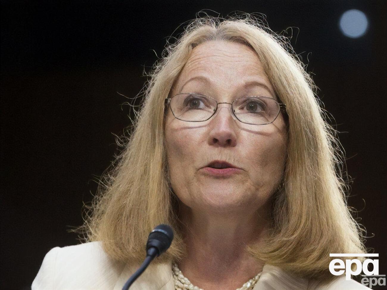 Лайонс подчеркнула, что США по-прежнему против флагов и символики подсанкционных стран