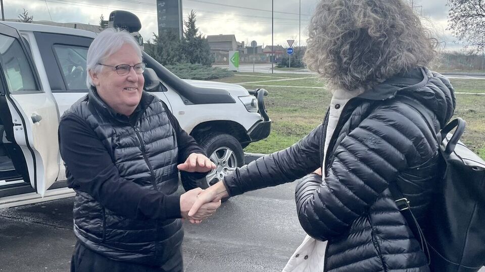 Гріффітс подивиться, як живуть люди у Херсоні та Миколаєві в умовах зими після російських атак