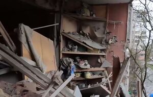 В результате артудара россиян повреждены дома в Таврическом микрорайоне Херсона, сообщили в ОВА