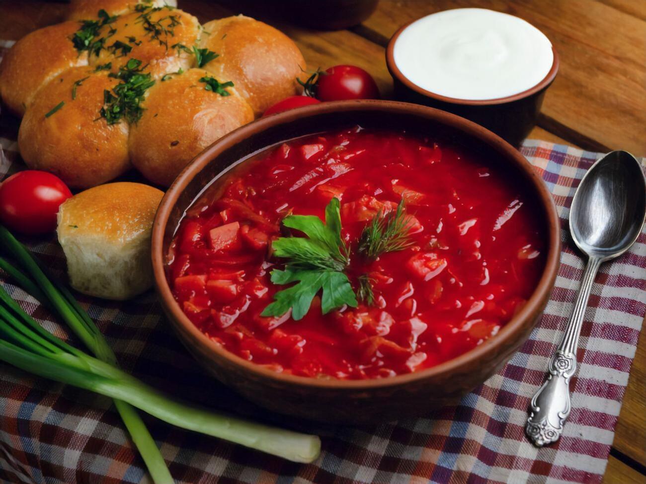 Резать овощи для борща нужно не слишком крупно