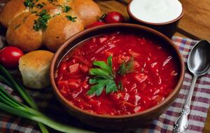 Резать овощи для борща нужно не слишком крупно