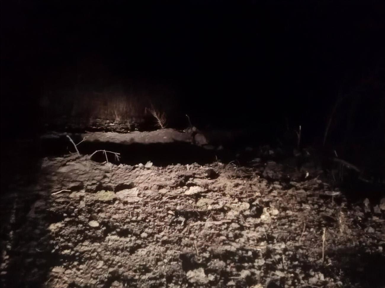 На місці удару залишилося дві великі вирви