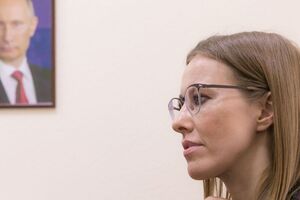 Собчак находится "в хороших, тесных отношениях с Владимиром Путиным много лет", сказал Белковский