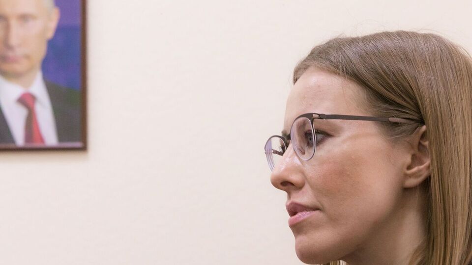 Собчак находится "в хороших, тесных отношениях с Владимиром Путиным много лет", сказал Белковский