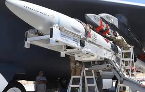 Запуск производился с бомбардировщика B-52H