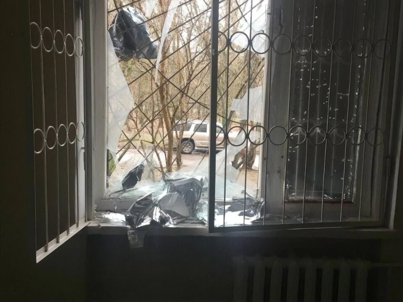 Росіяни обстріляли житлові будинки, школу, медзаклади