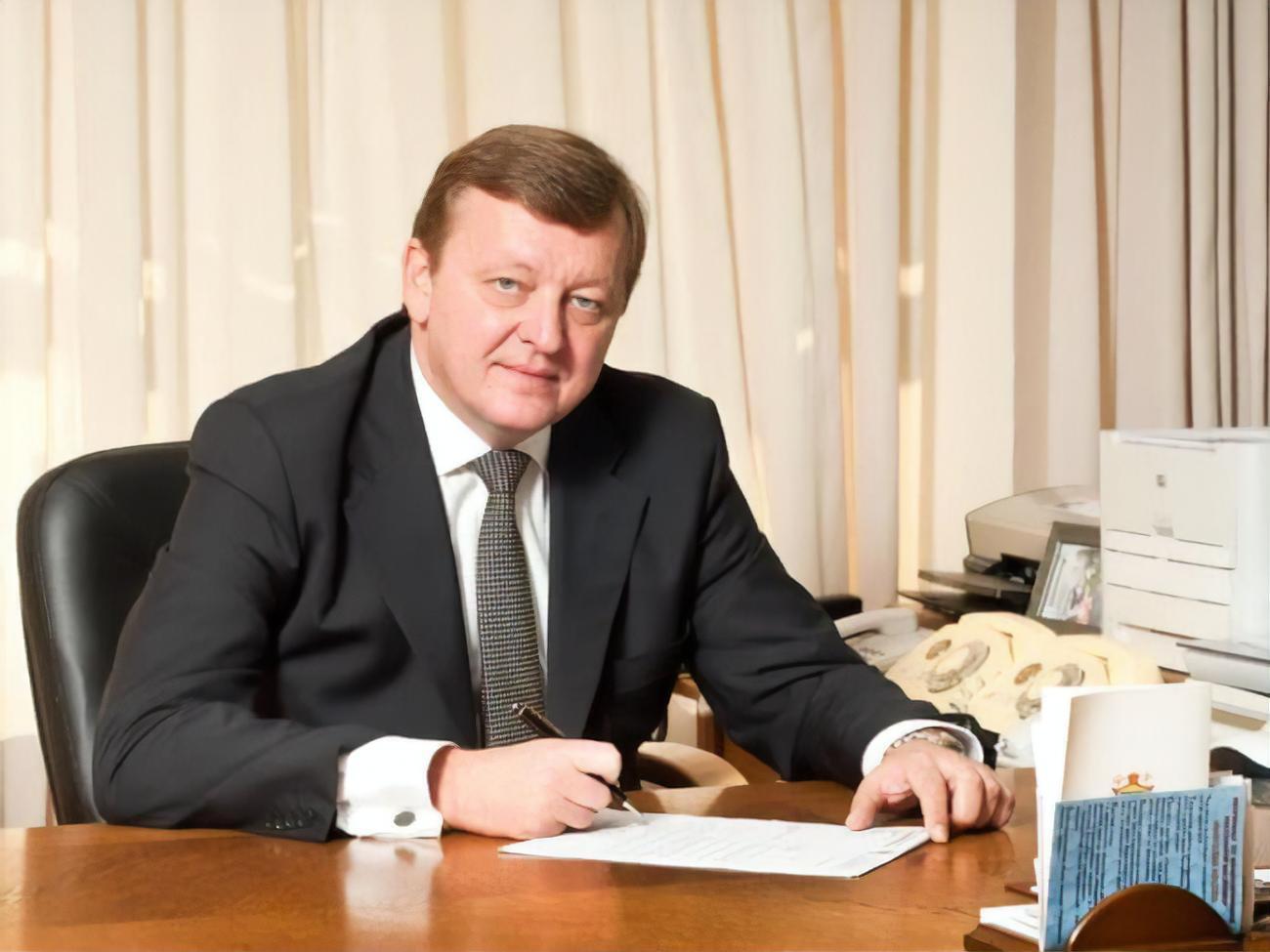 Алейник за час кар'єри був консулом Білорусі в Гаазі, постпредом в ООН, послом у Ватикані, послом у Великобританії та Ірландії