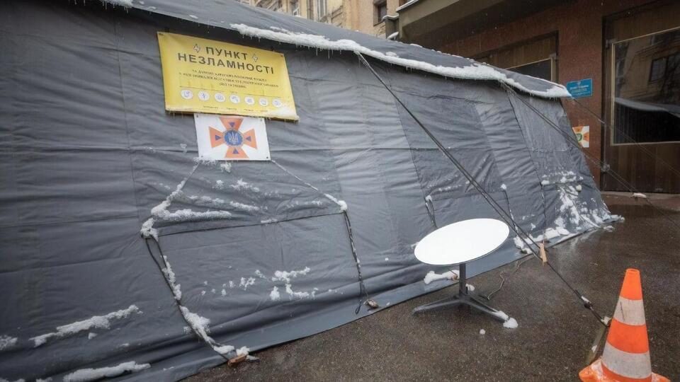 В ГСЧС проинформировали 13 декабря, что развернули уже 1070 "пунктов несокрушимости" по всей территории Украины