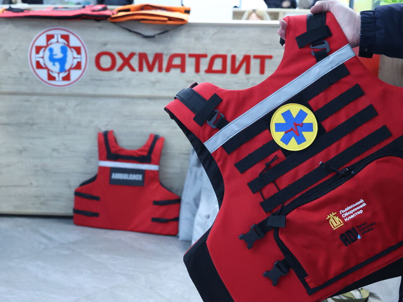 Врачам передали специальные бронежилеты
